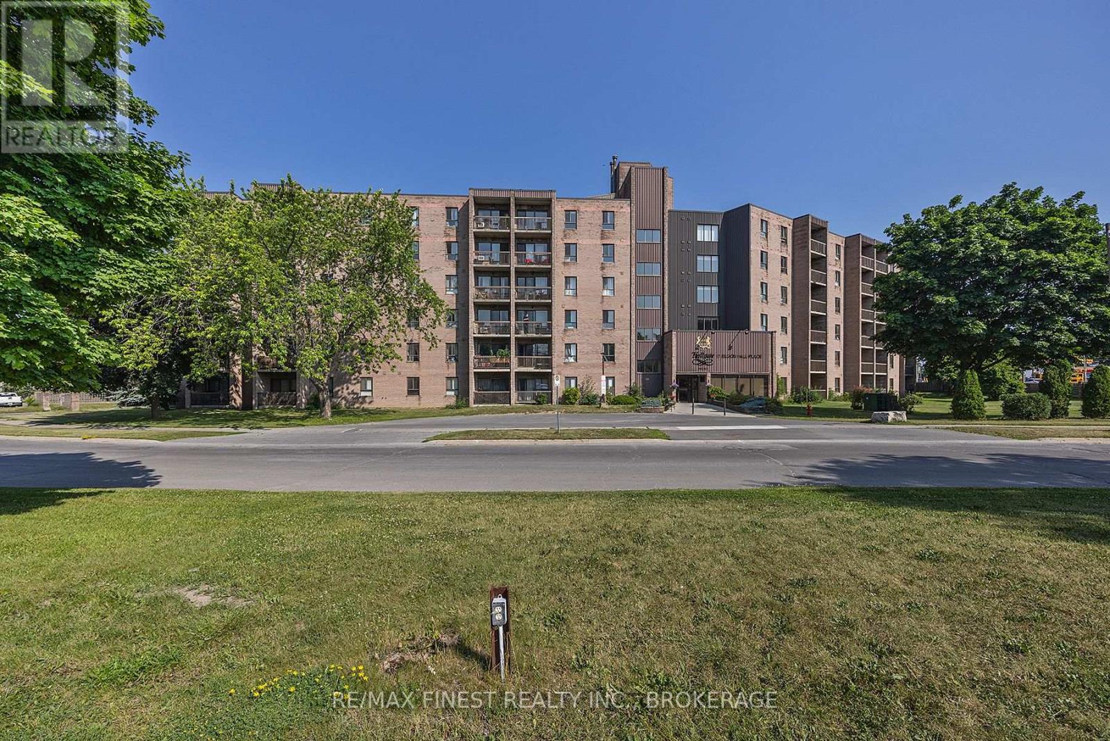 #414 17 ELDON HALL PLACE - 1