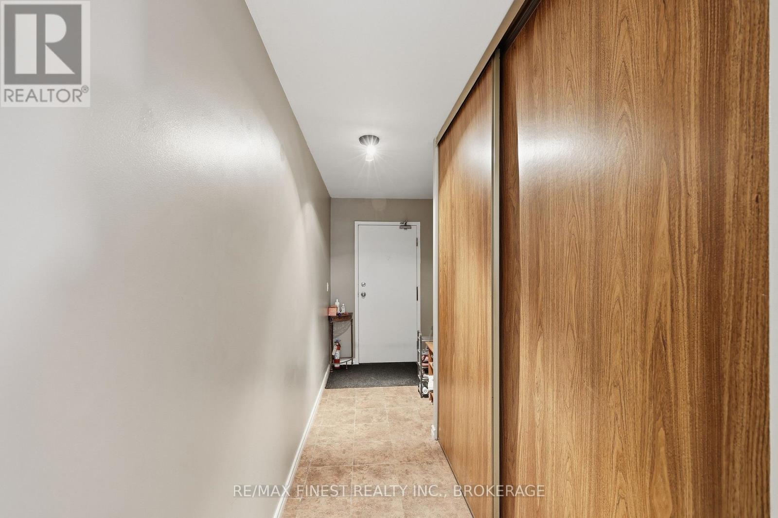 #414 17 ELDON HALL PLACE - 10