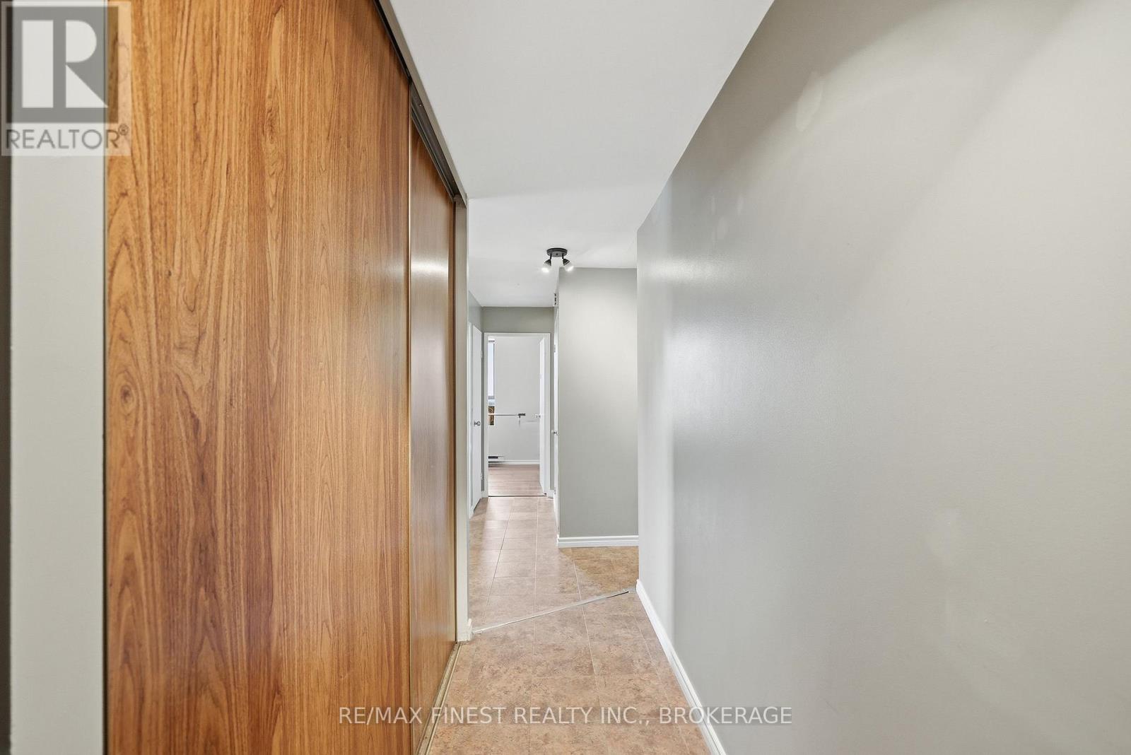 #414 17 ELDON HALL PLACE - 12