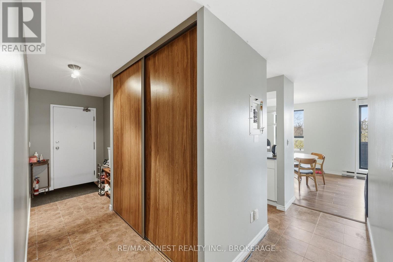 #414 17 ELDON HALL PLACE - 13