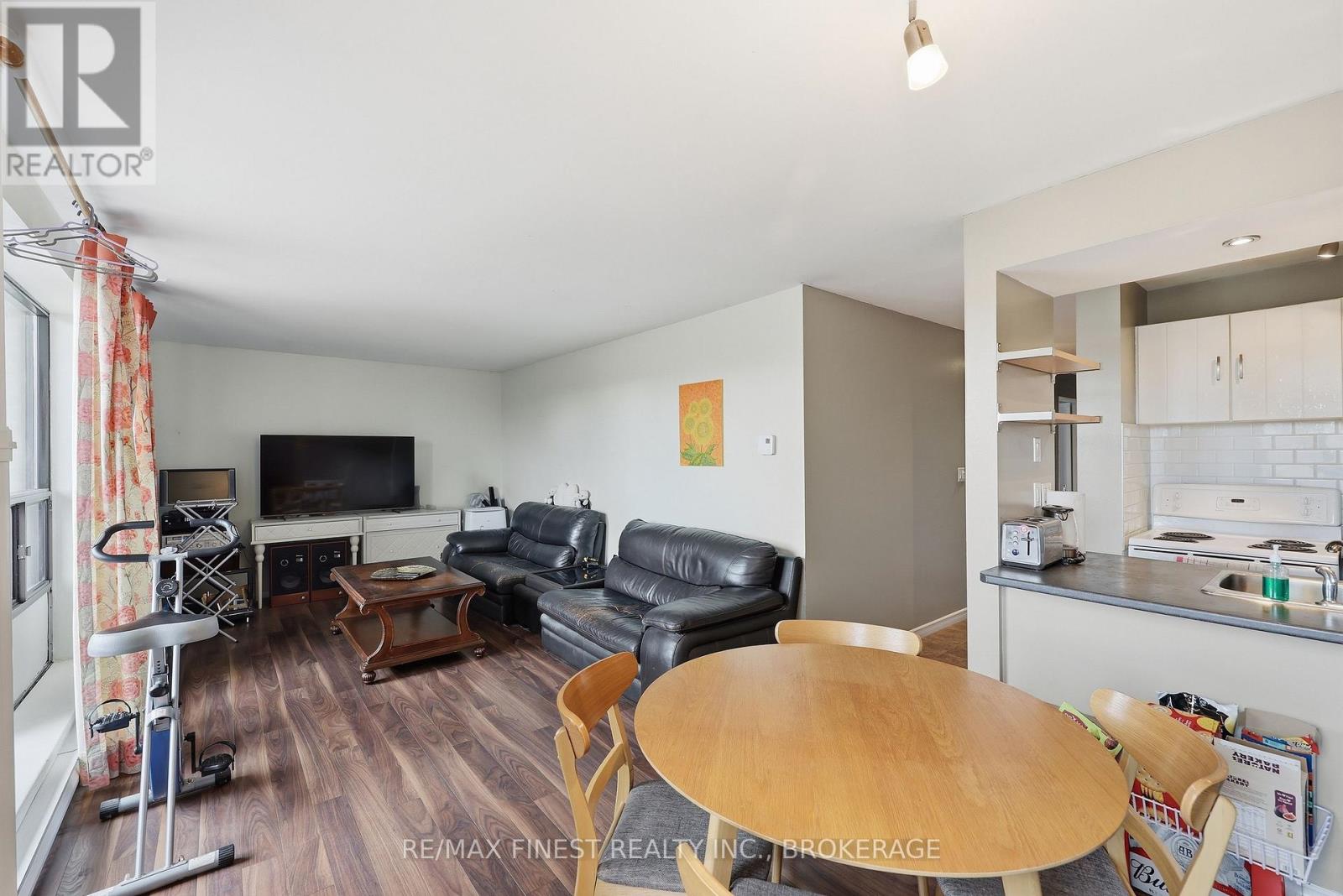#414 17 ELDON HALL PLACE - 18
