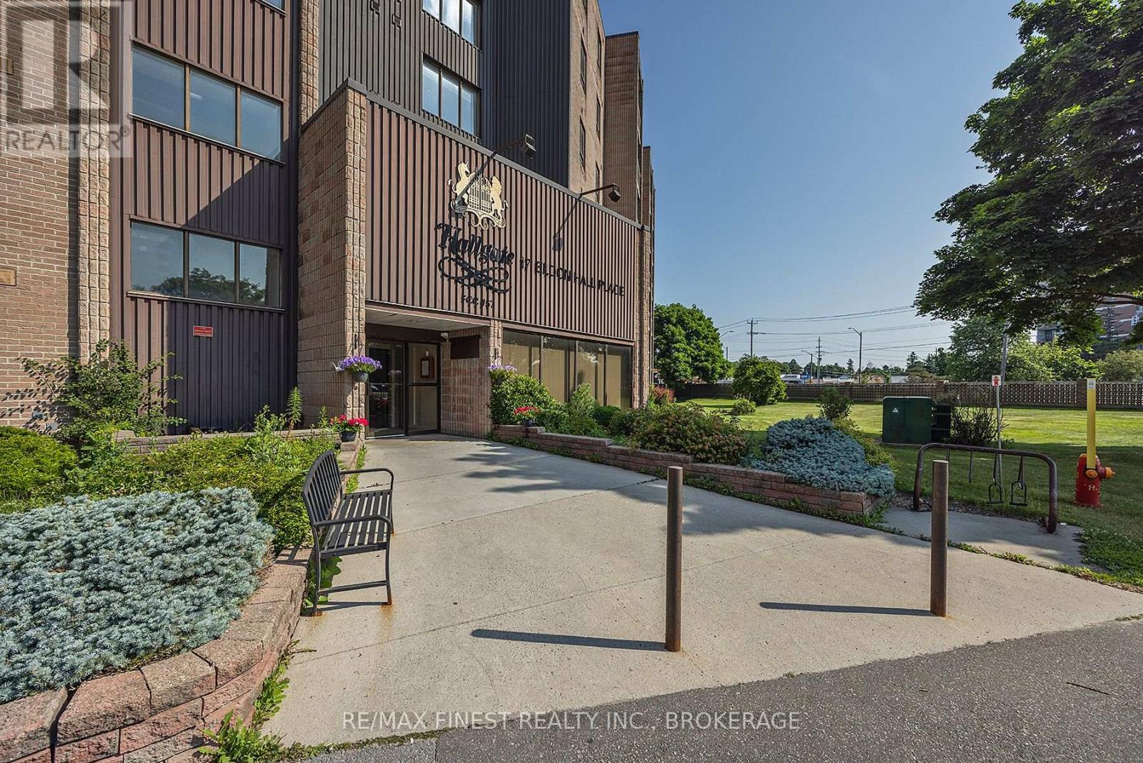 #414 17 ELDON HALL PLACE - 2