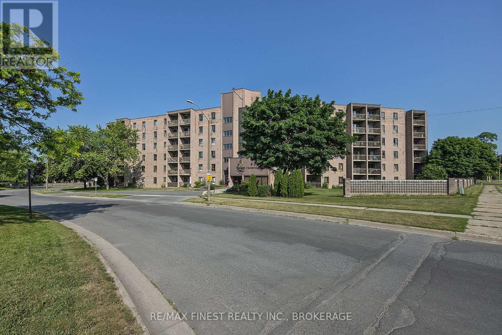 #414 17 ELDON HALL PLACE - 3