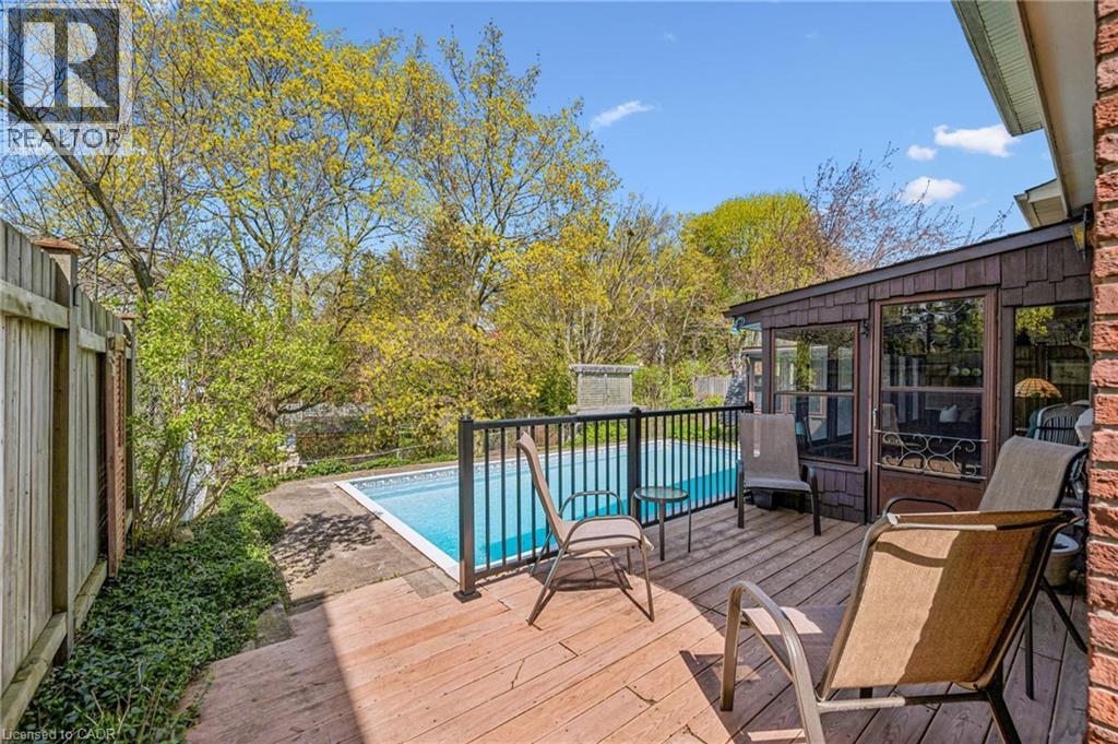 8 CRESTWOOD Drive, Cambridge, Ontario, N1S3N9 — Photo 36