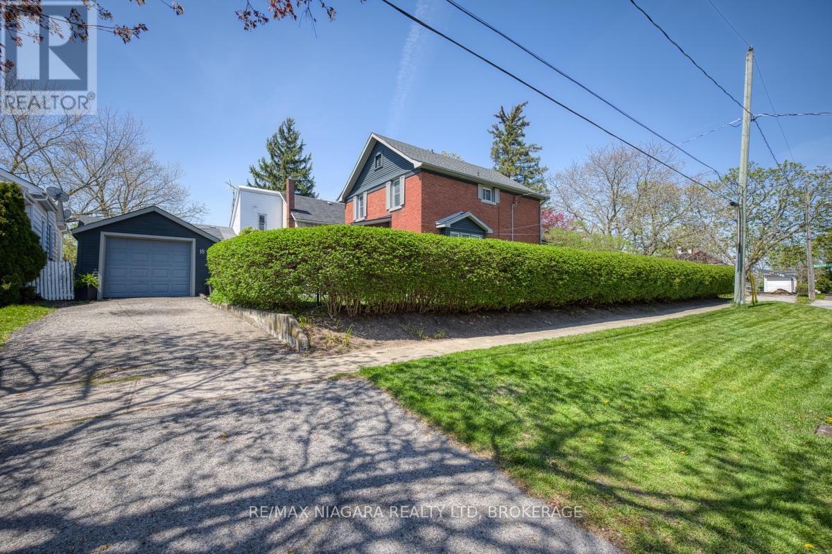 18 MAPLECREST AVENUE - 39