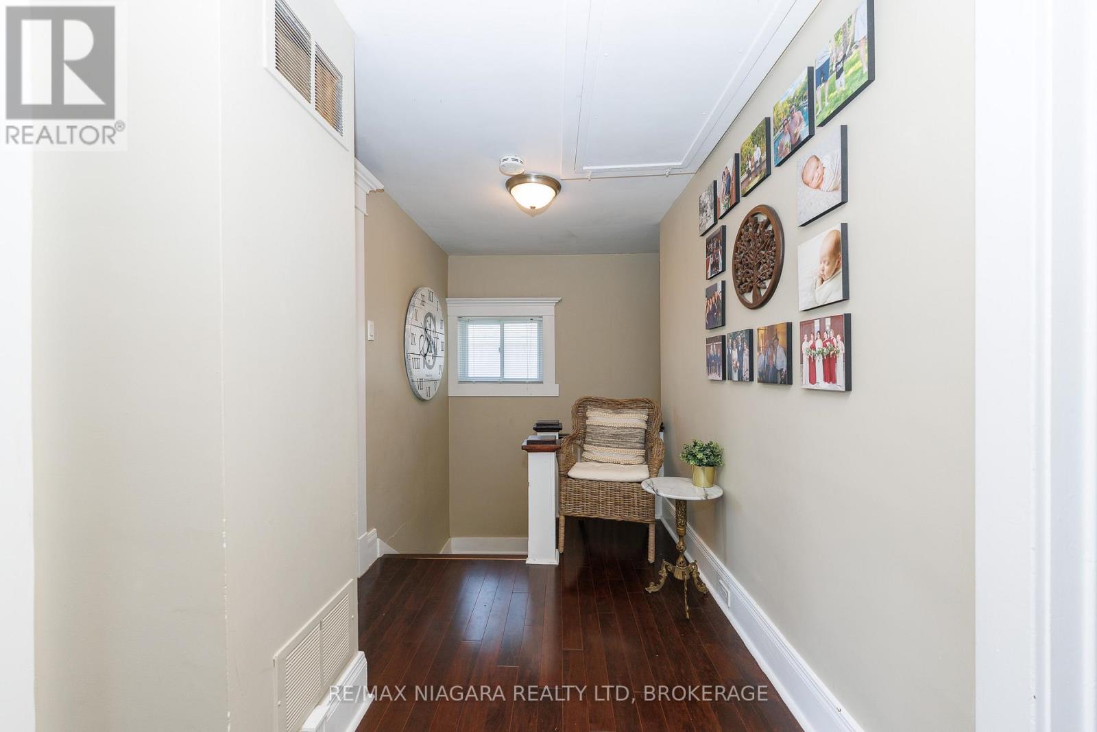 18 MAPLECREST AVENUE - 25