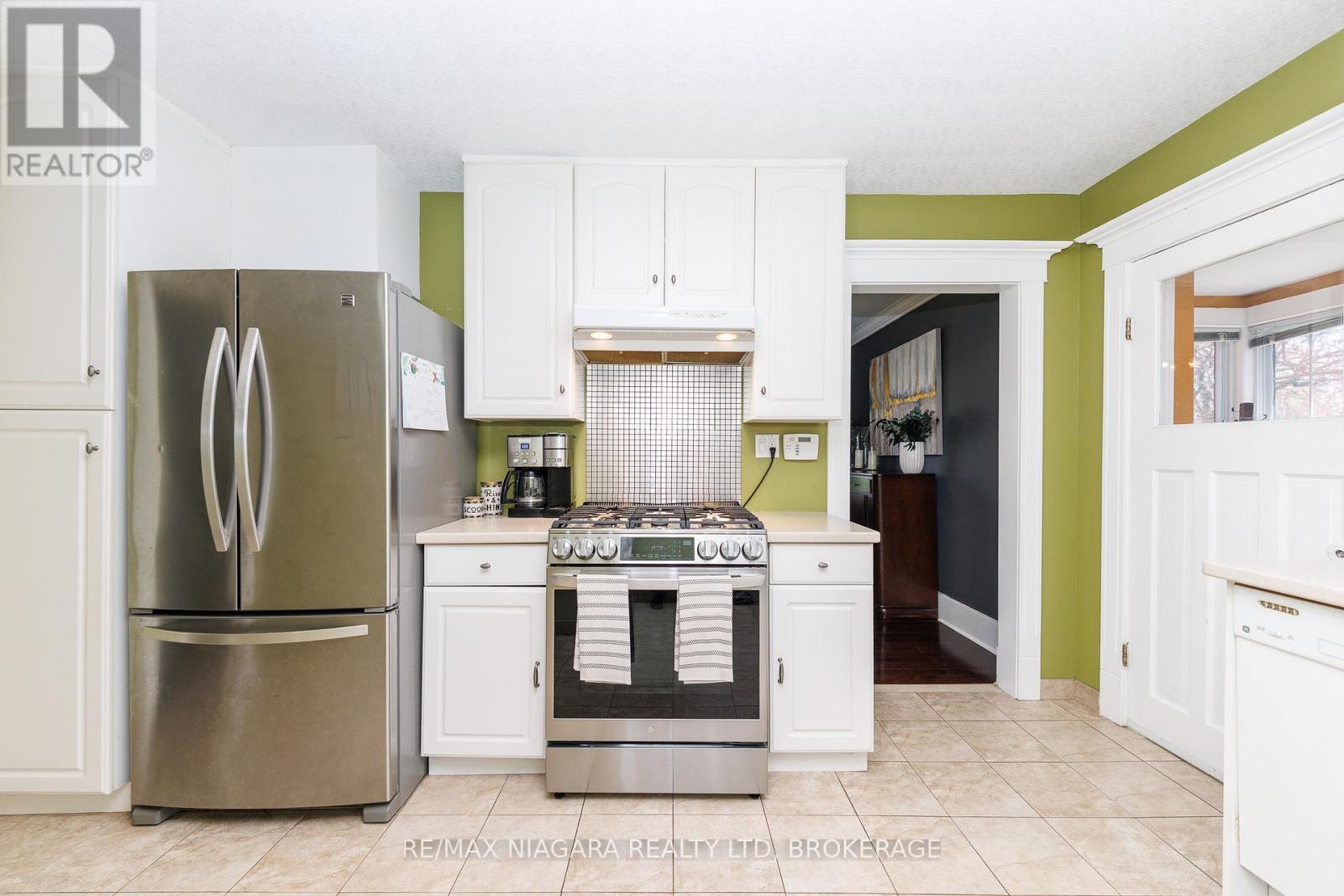 18 MAPLECREST AVENUE - 15