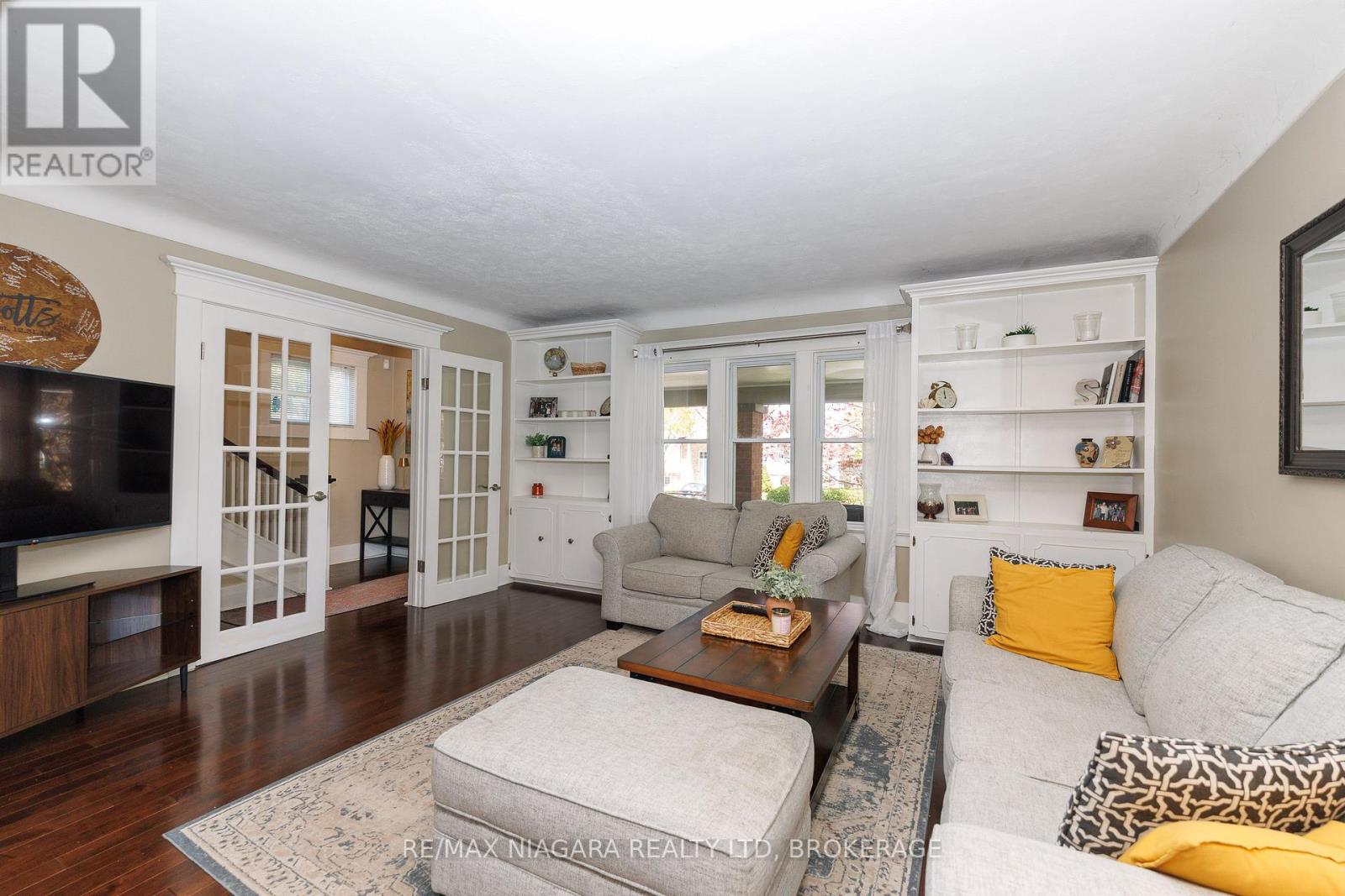 18 MAPLECREST AVENUE - 8