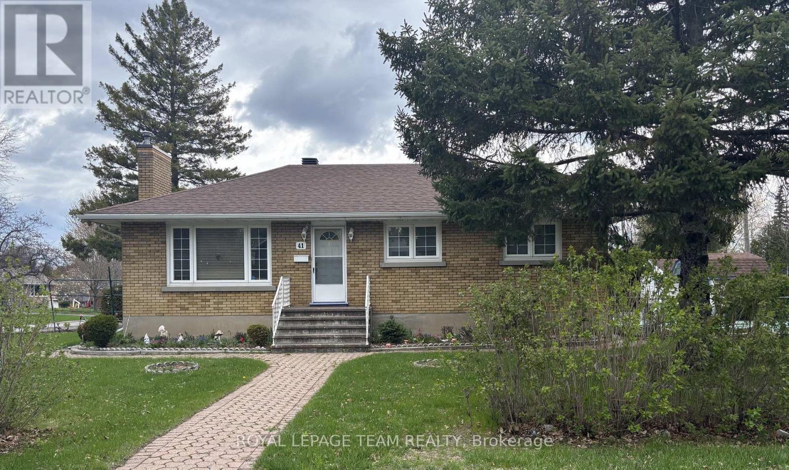 41 CAPILANO DRIVE - 1