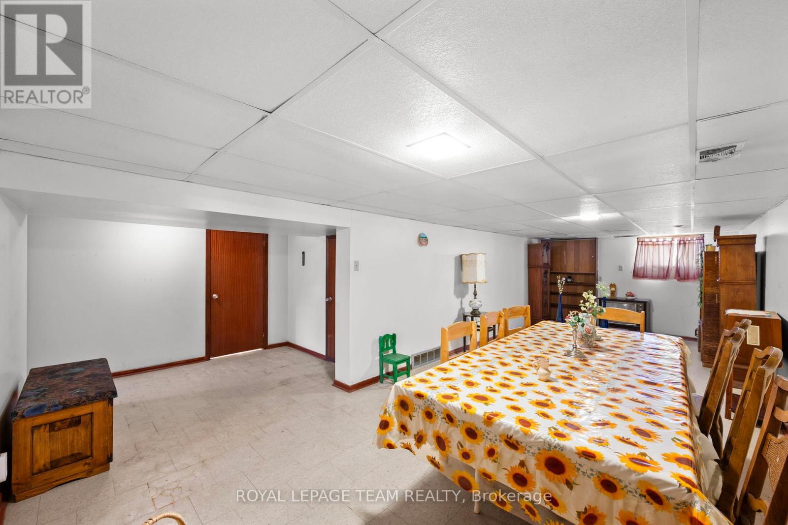 41 CAPILANO DRIVE - 17