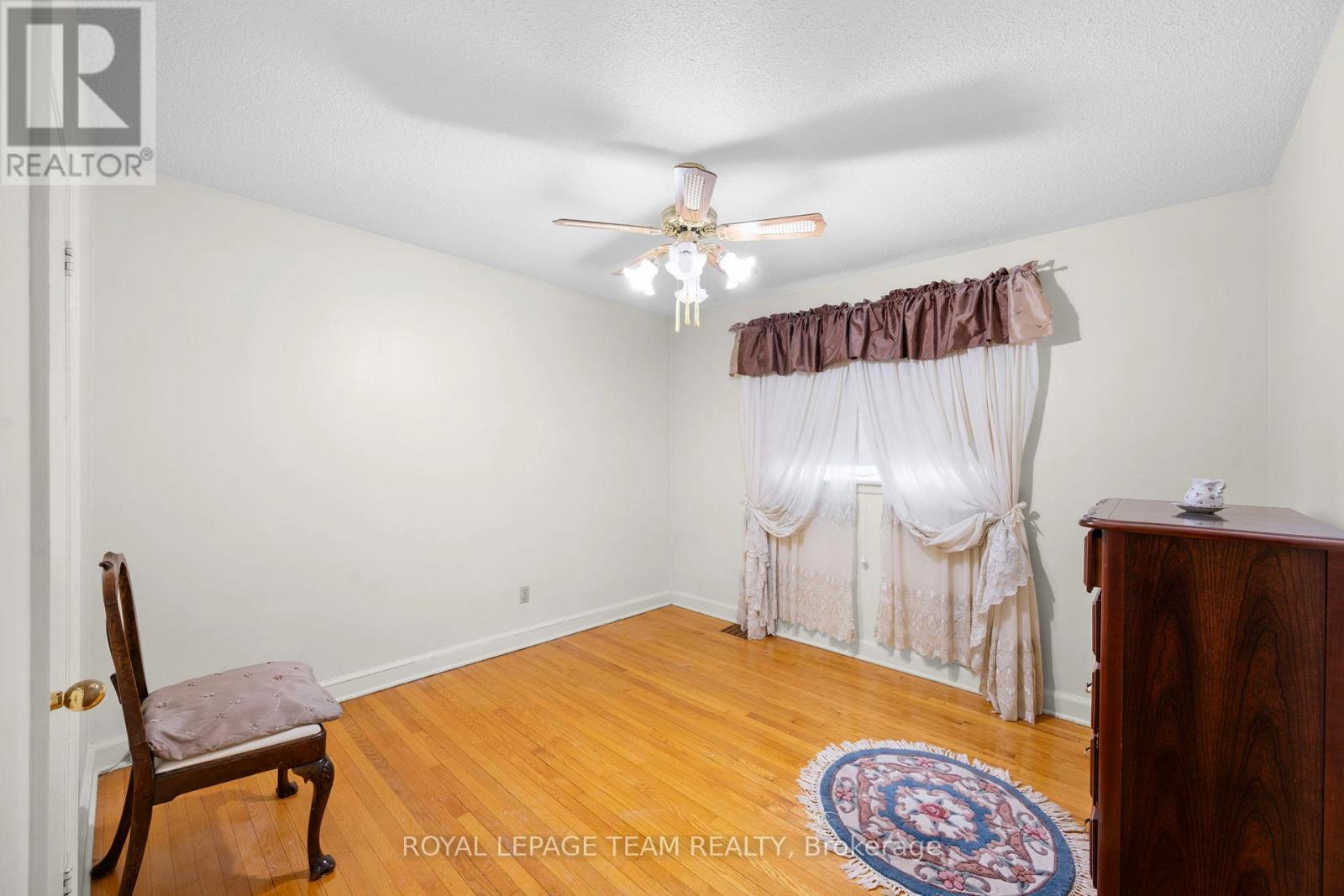 41 CAPILANO DRIVE - 14