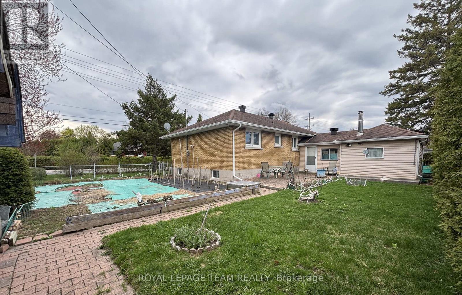 41 CAPILANO DRIVE - 21