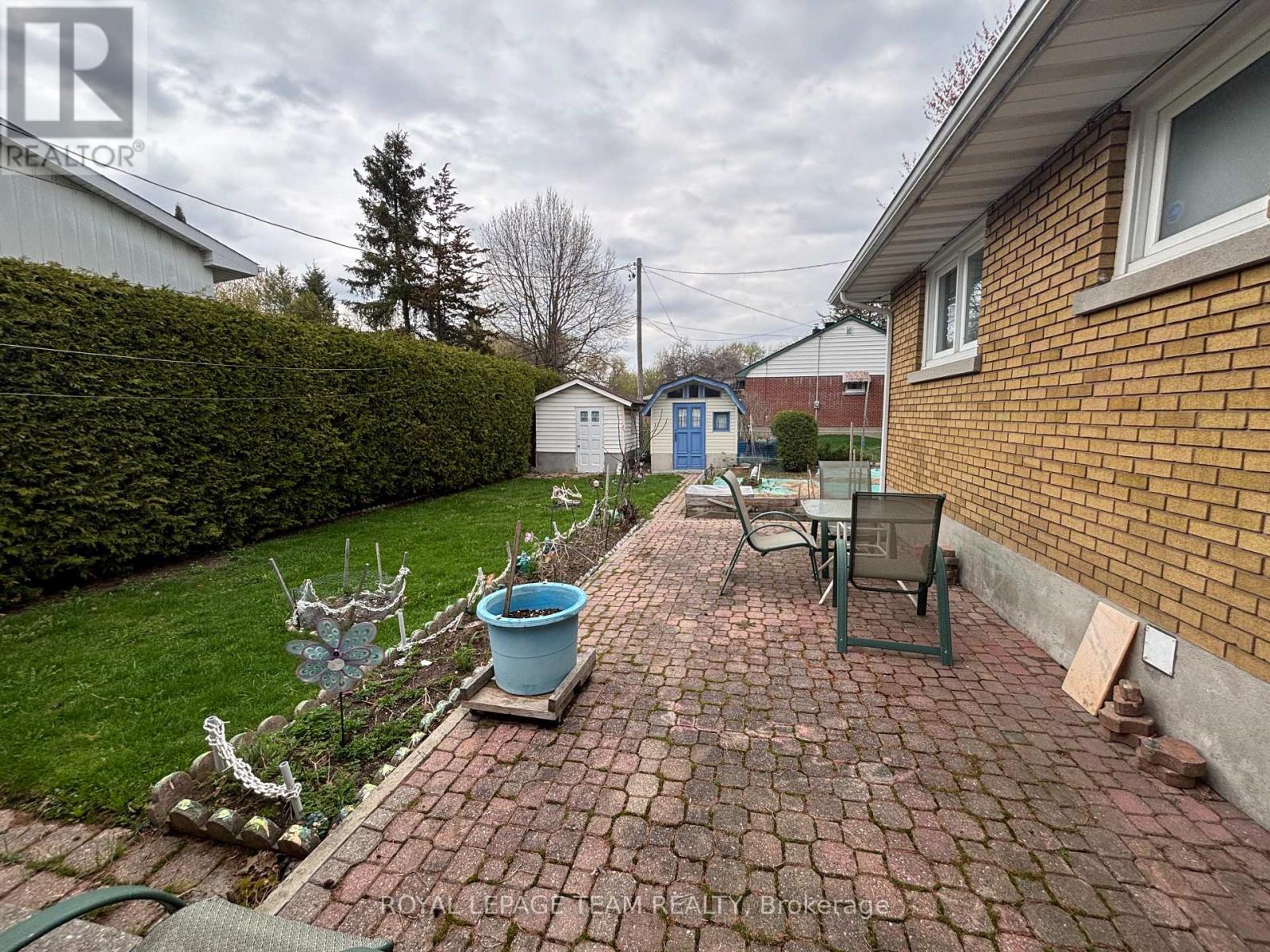 41 CAPILANO DRIVE - 23
