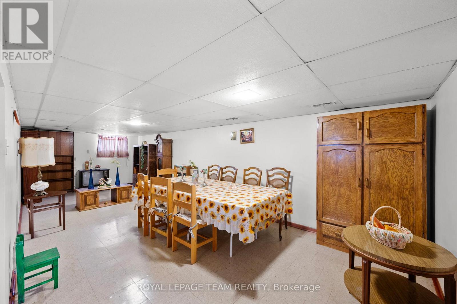 41 CAPILANO DRIVE - 16