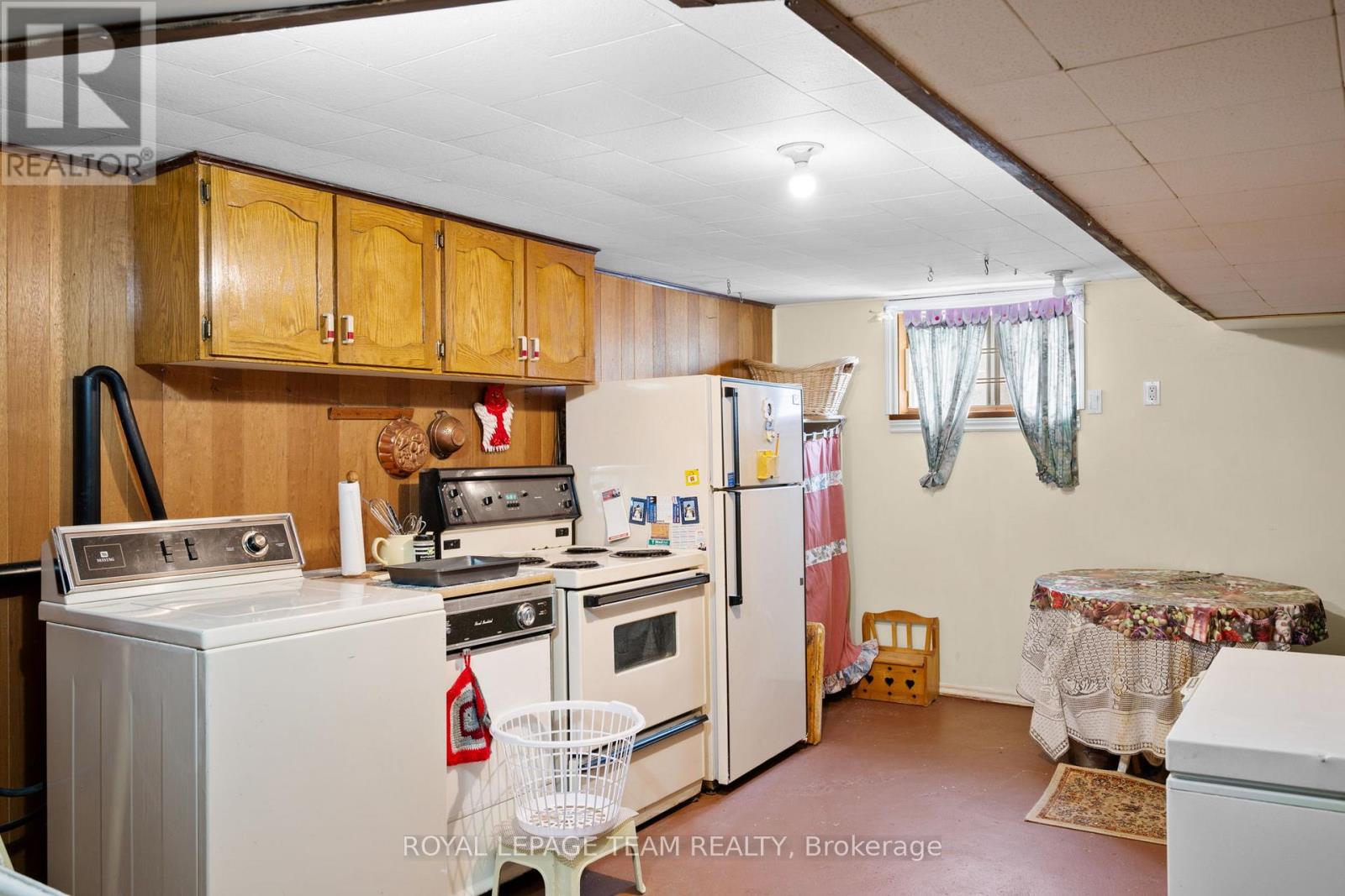 41 CAPILANO DRIVE - 19