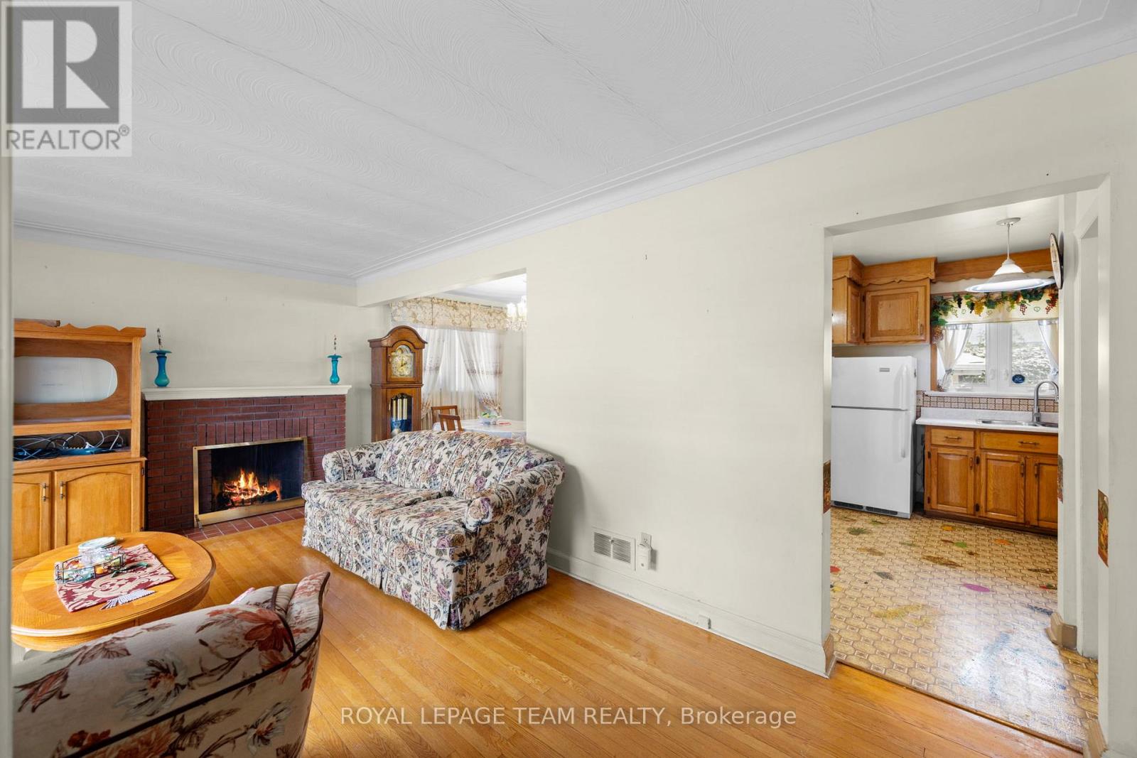 41 CAPILANO DRIVE - 3