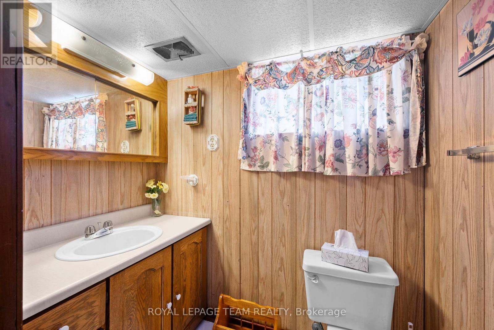 41 CAPILANO DRIVE - 20