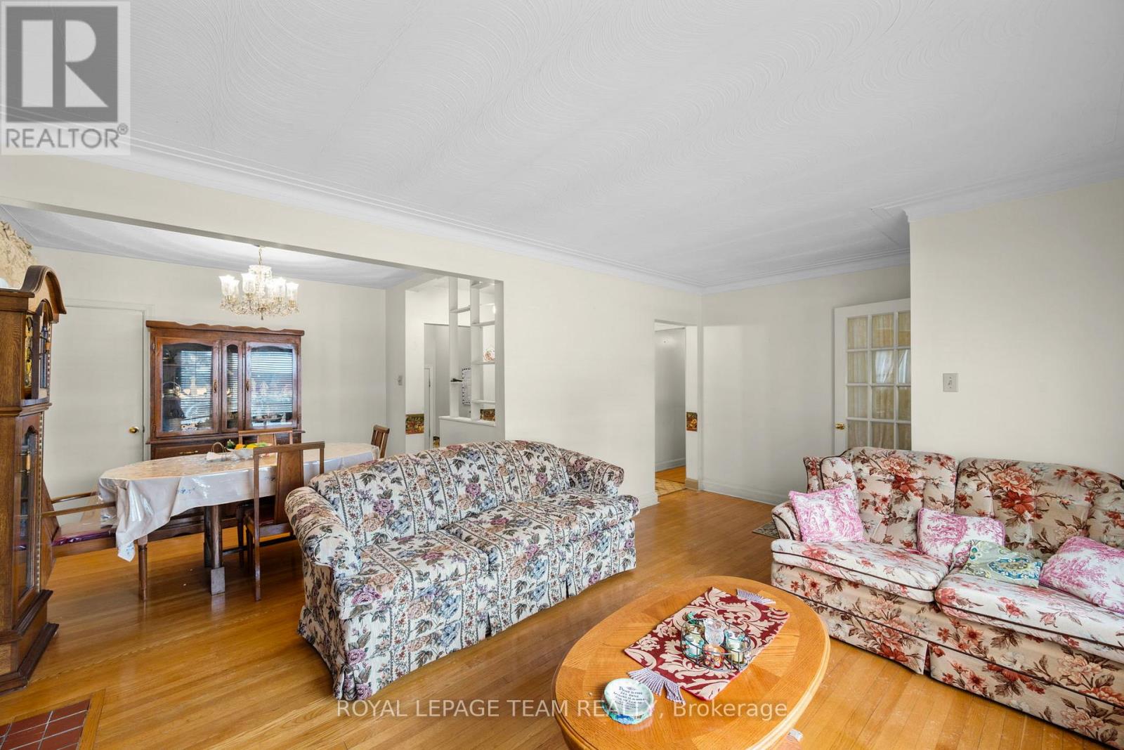 41 CAPILANO DRIVE - 6