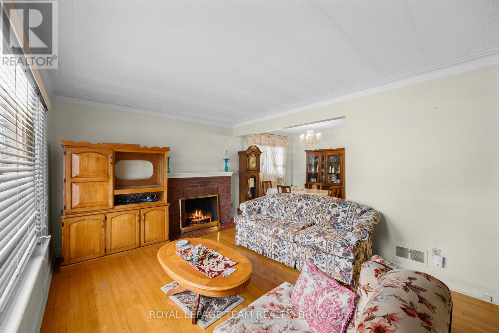41 CAPILANO DRIVE - 5