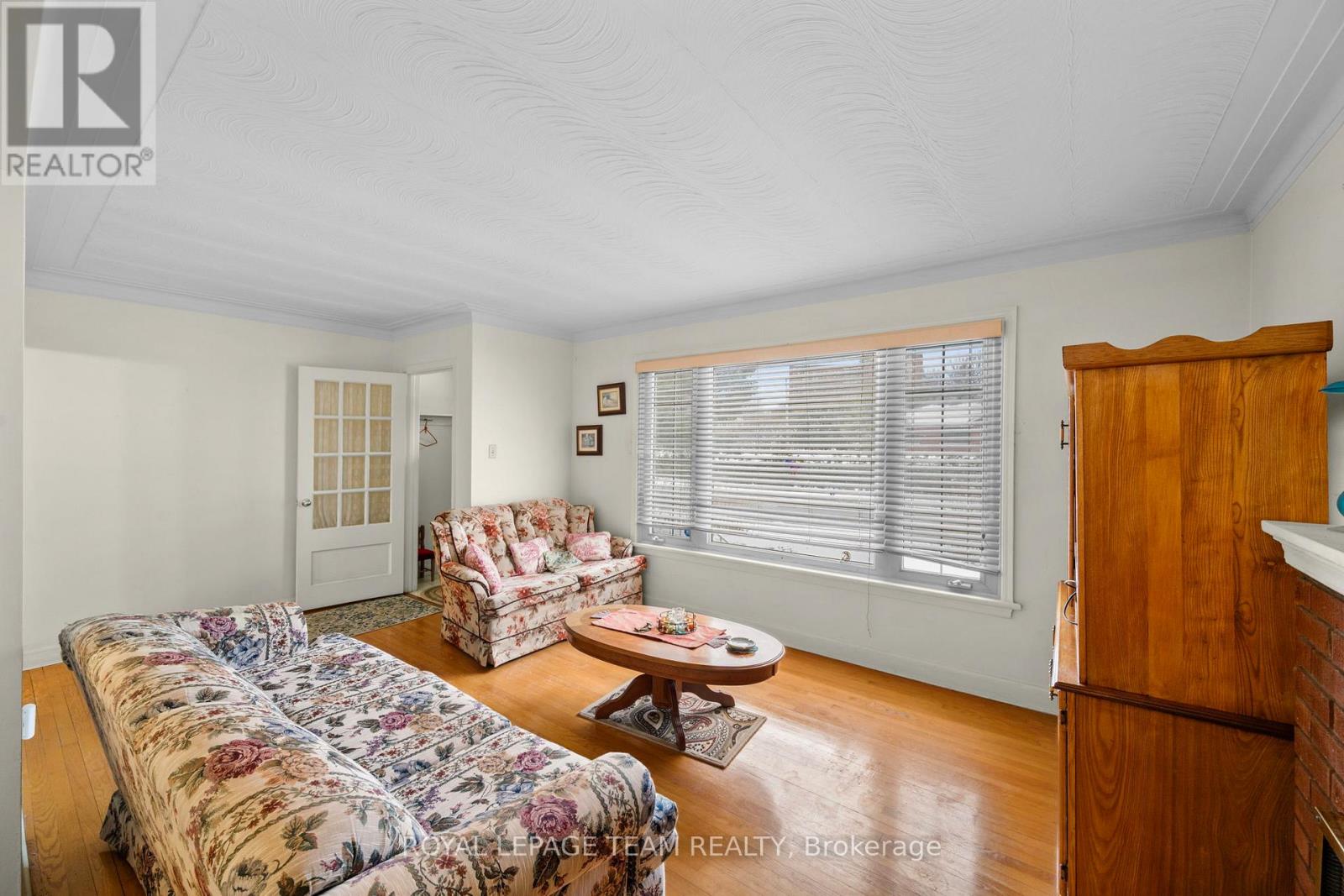 41 CAPILANO DRIVE - 7