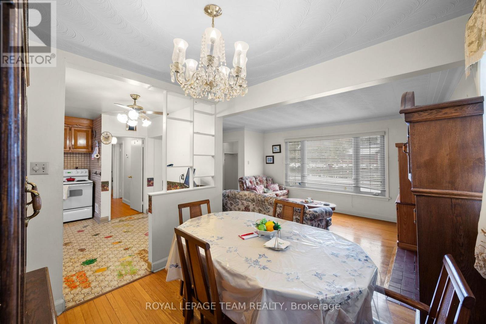 41 CAPILANO DRIVE - 8