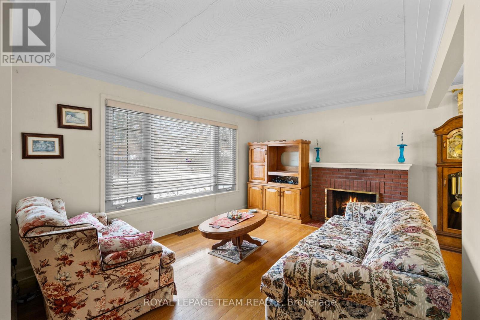 41 CAPILANO DRIVE - 4