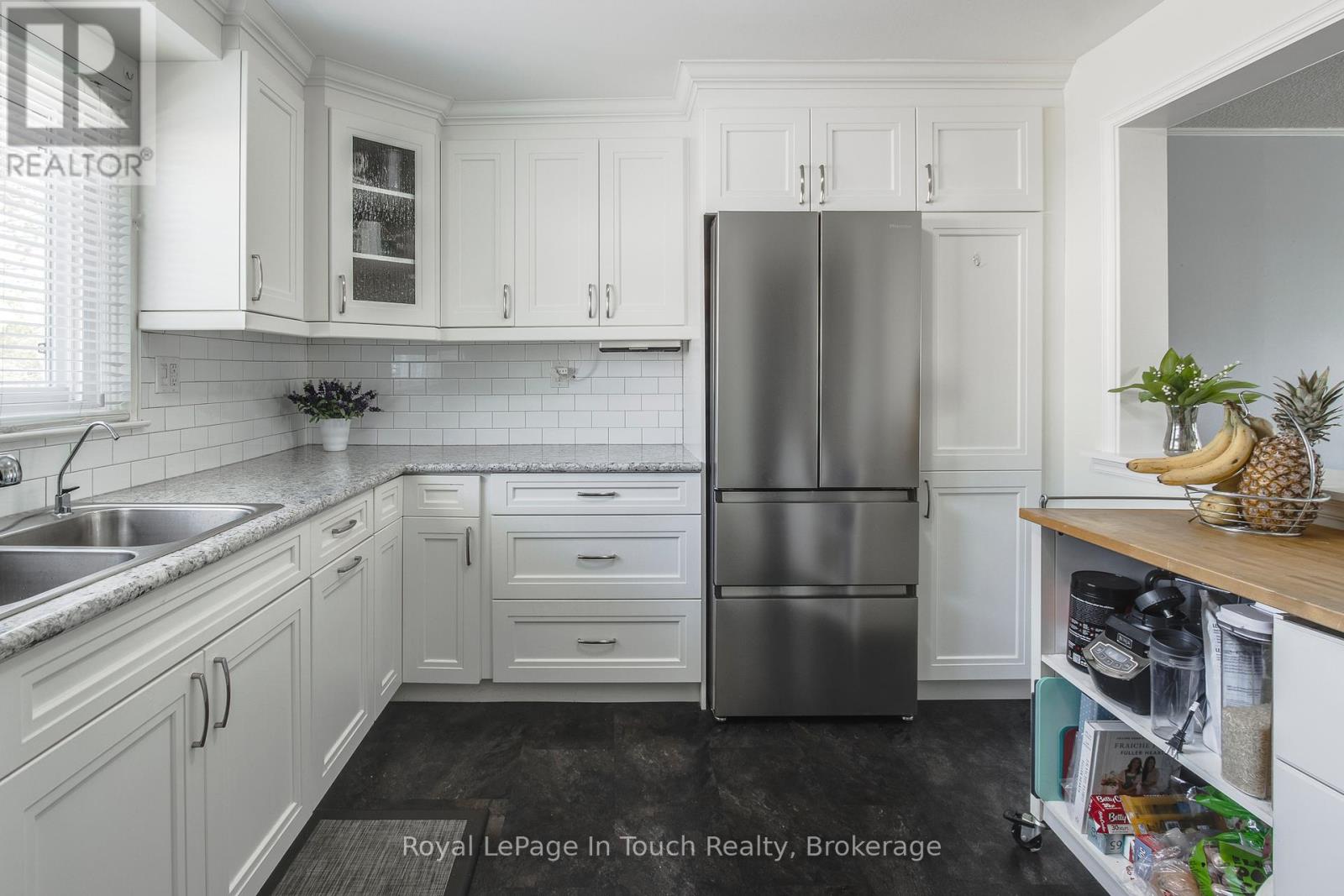 #4 233 INNISFIL STREET - 10