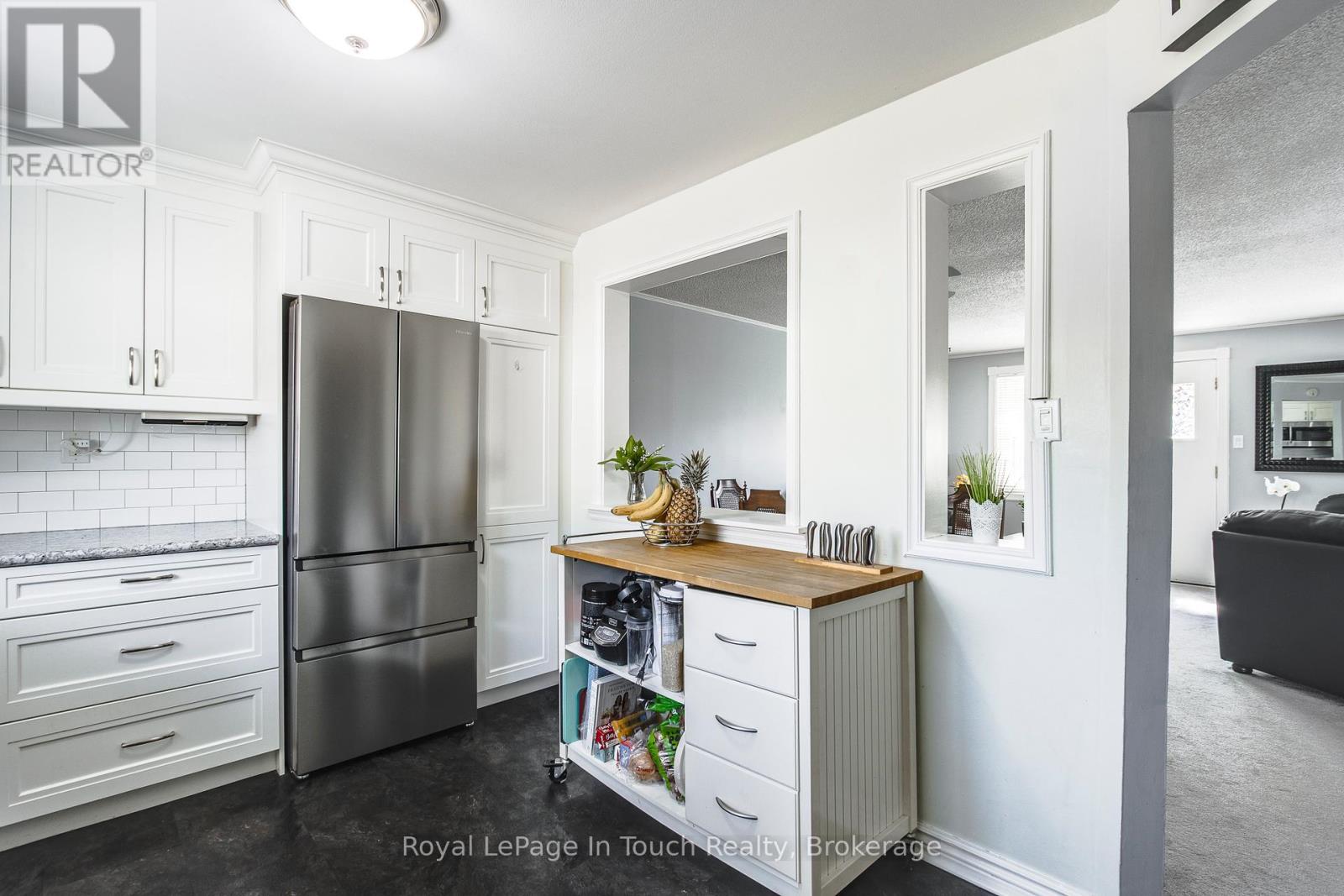 #4 233 INNISFIL STREET - 11
