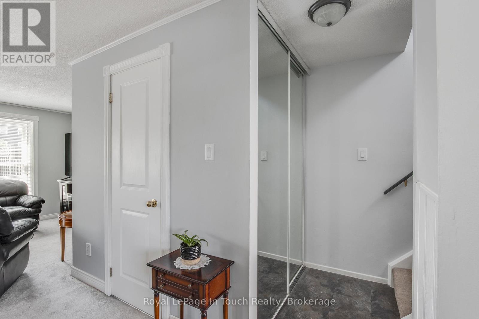 #4 233 INNISFIL STREET - 12