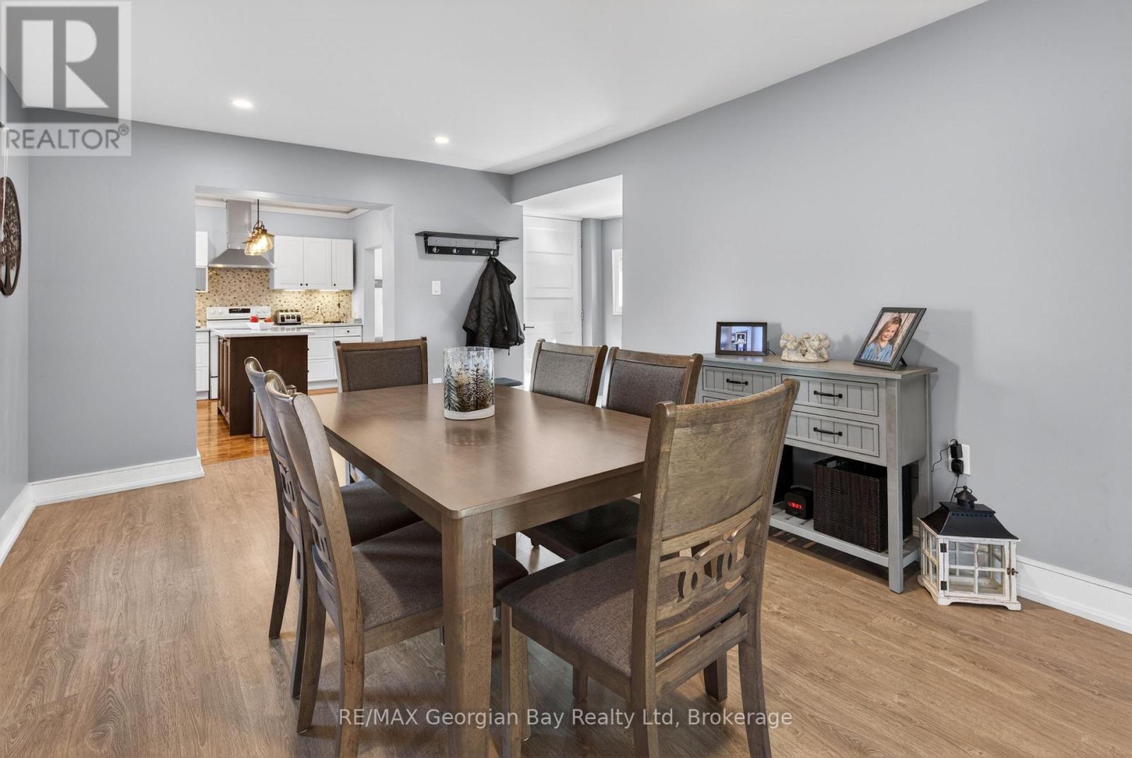 641 BAY STREET - 14