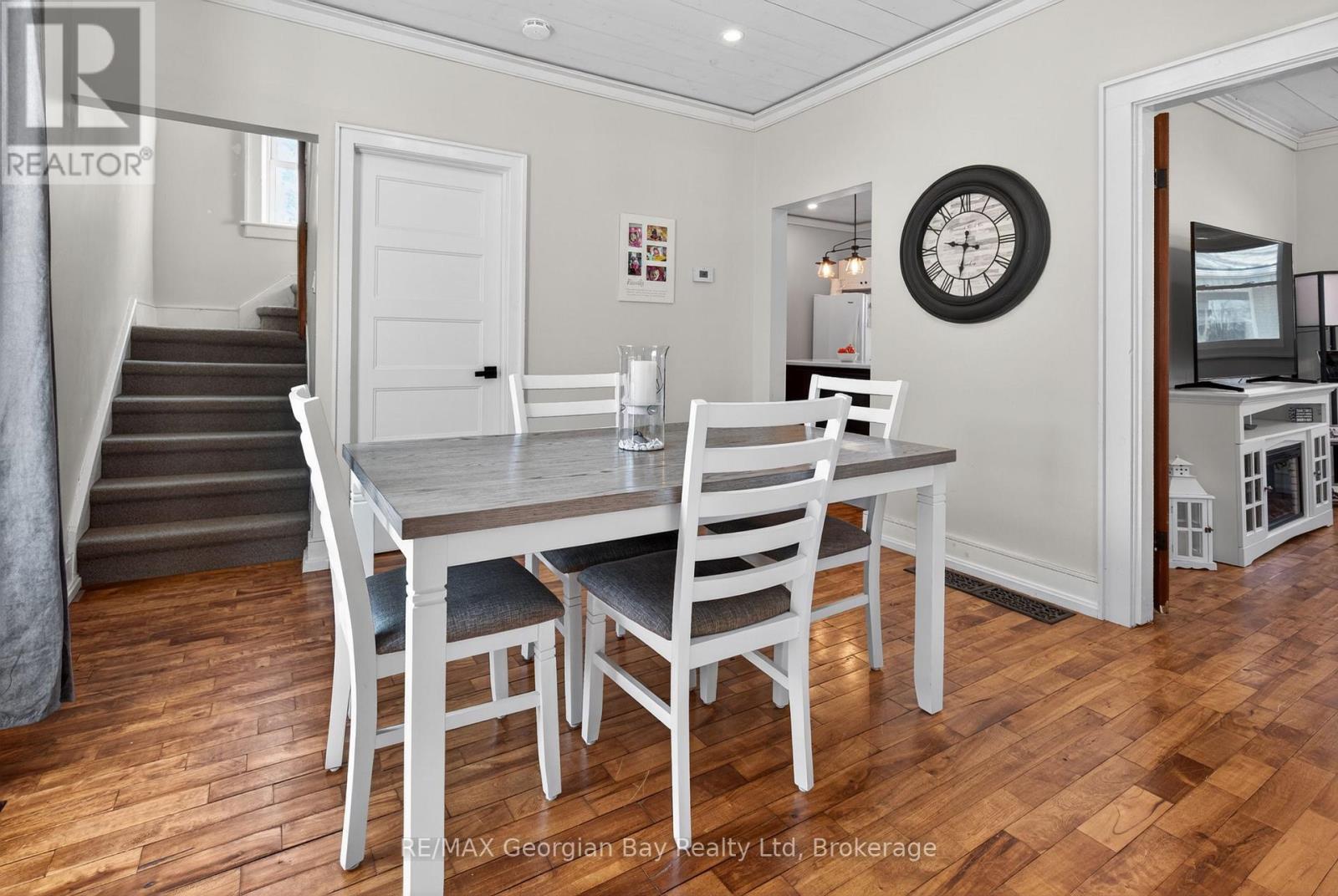 641 BAY STREET - 5