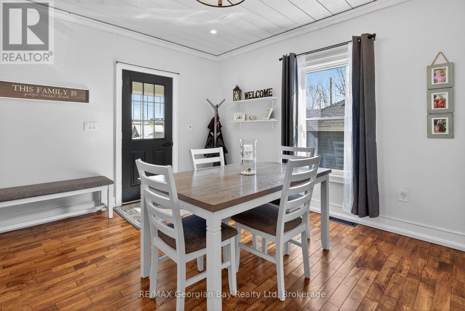 641 BAY STREET - 6
