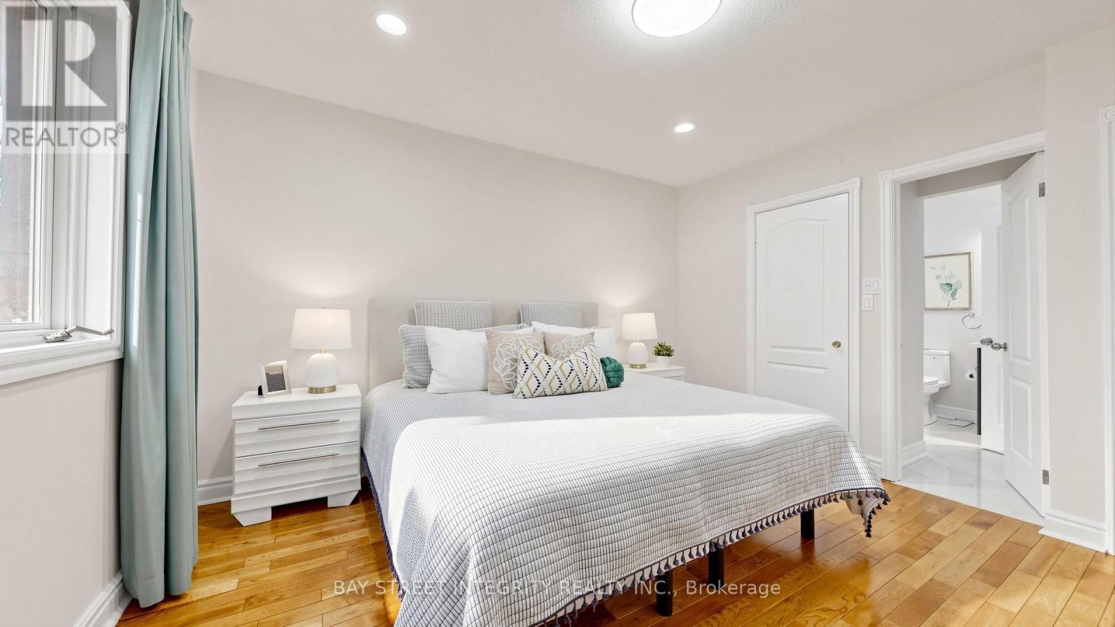 280 KINGSDALE AVENUE - 33
