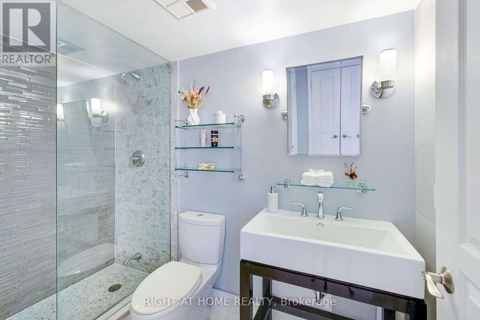 #PH6 55 HARRISON GARDEN BOULEVARD - 10