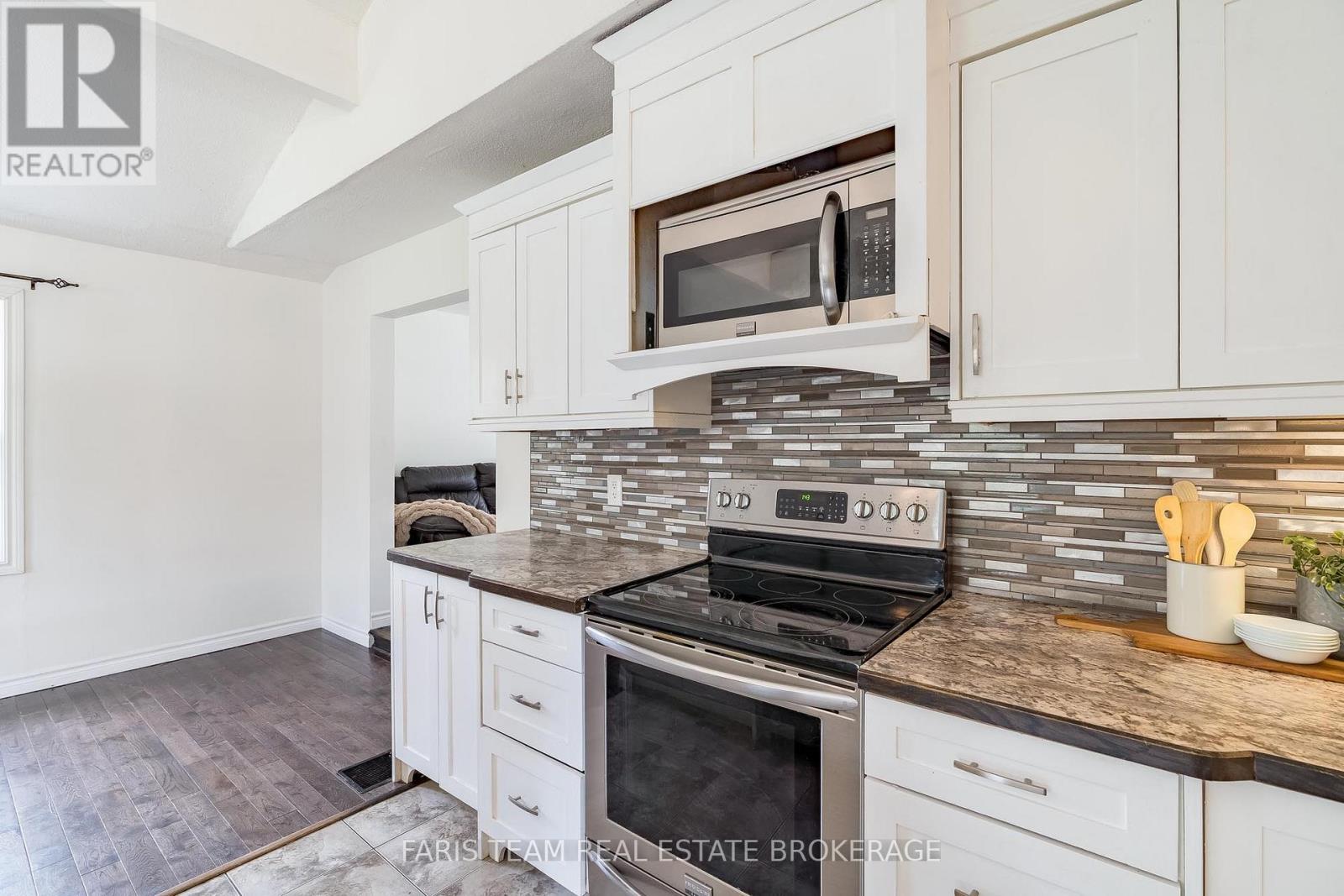 3554 PETER STREET - 7