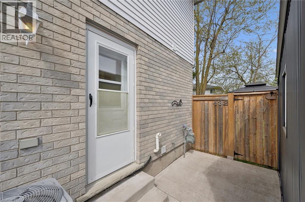 432 BANKSIDE Crescent, Kitchener, Ontario, N2N3E5 — Photo 8