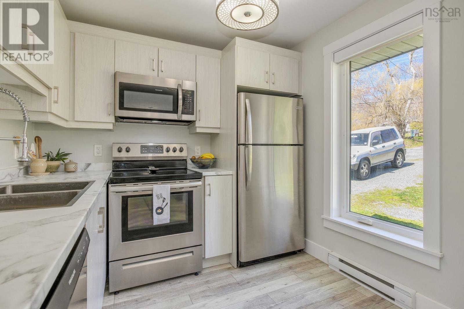 Property 11 of 50 of 1392 Beaverbank Road