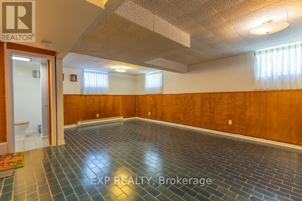 11 DONNA STREET - 32