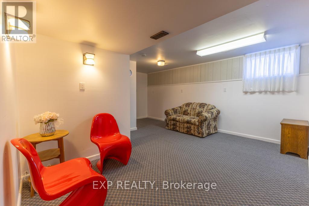 11 DONNA STREET - 36