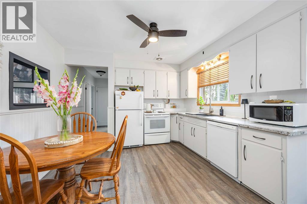 703 MICHIGAN AVENUE, Point Edward, Ontario, N7V1G9 — Photo 13