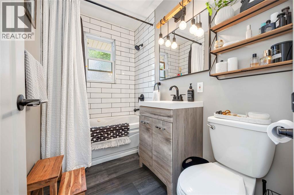 703 MICHIGAN AVENUE, Point Edward, Ontario, N7V1G9 — Photo 17