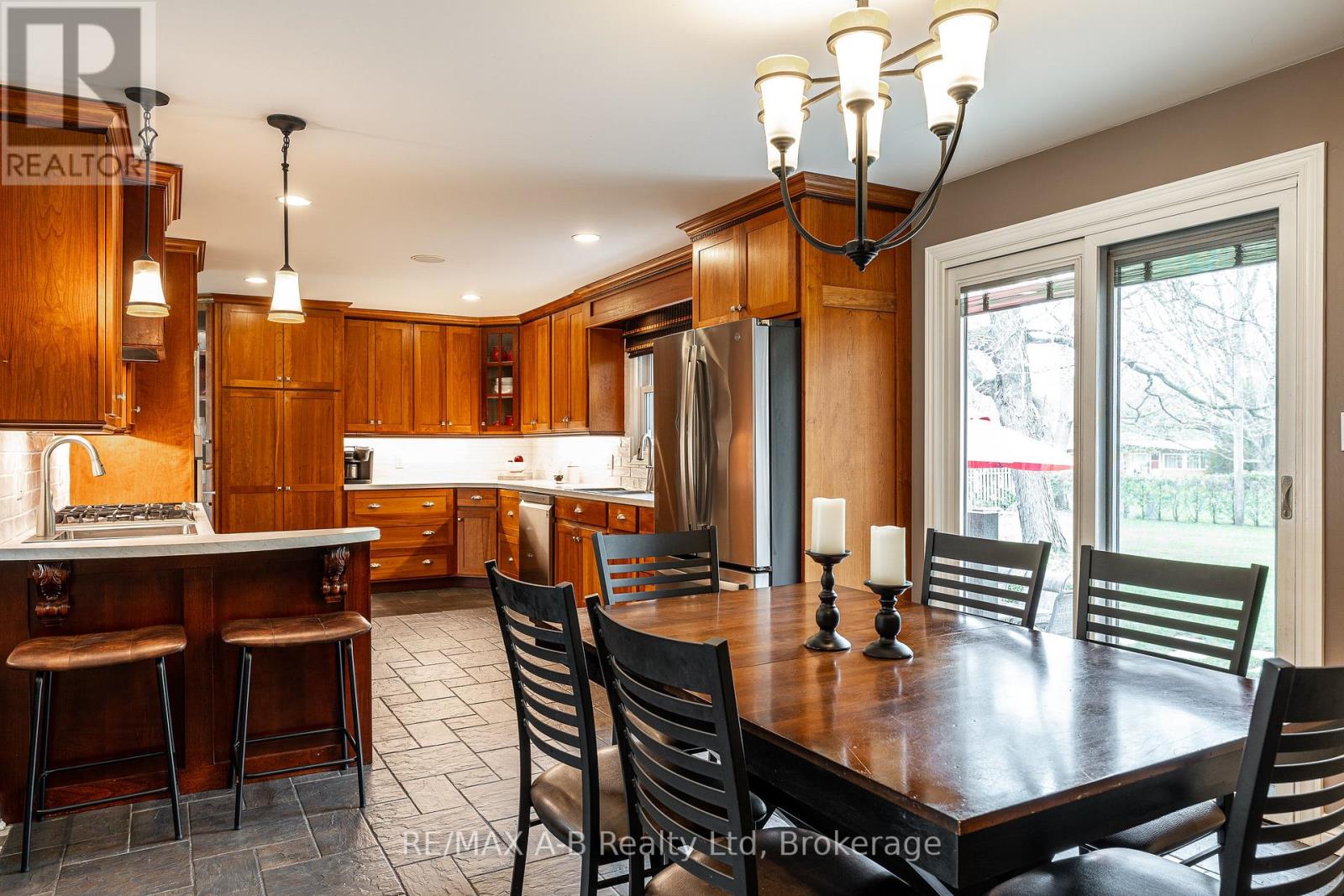 491 ELIZABETH STREET - 14