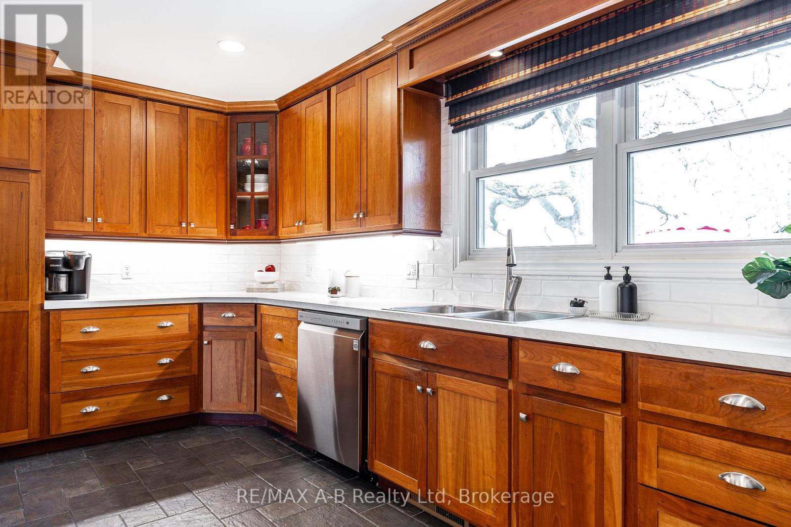 491 ELIZABETH STREET - 16
