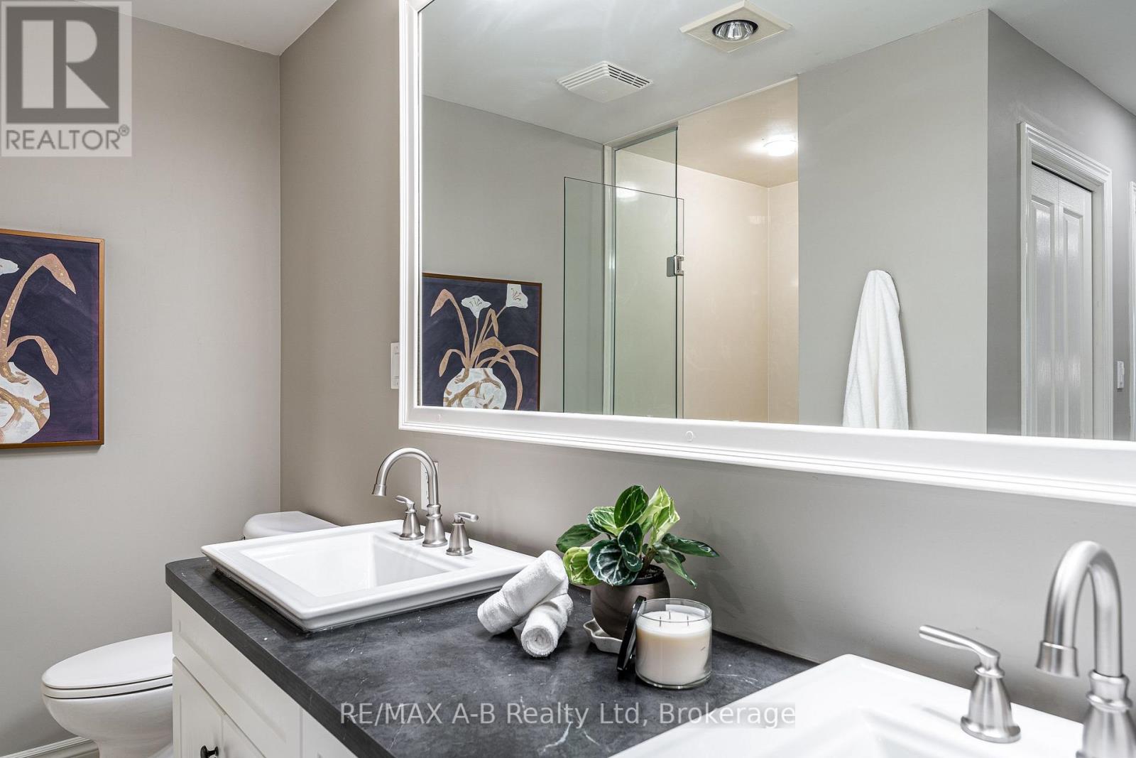 491 ELIZABETH STREET - 23