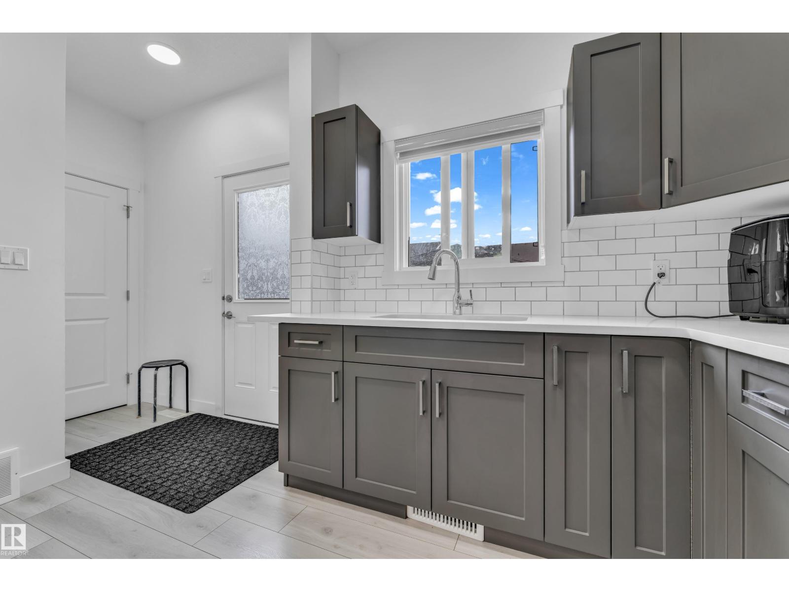 3016 4 ST NW, Edmonton