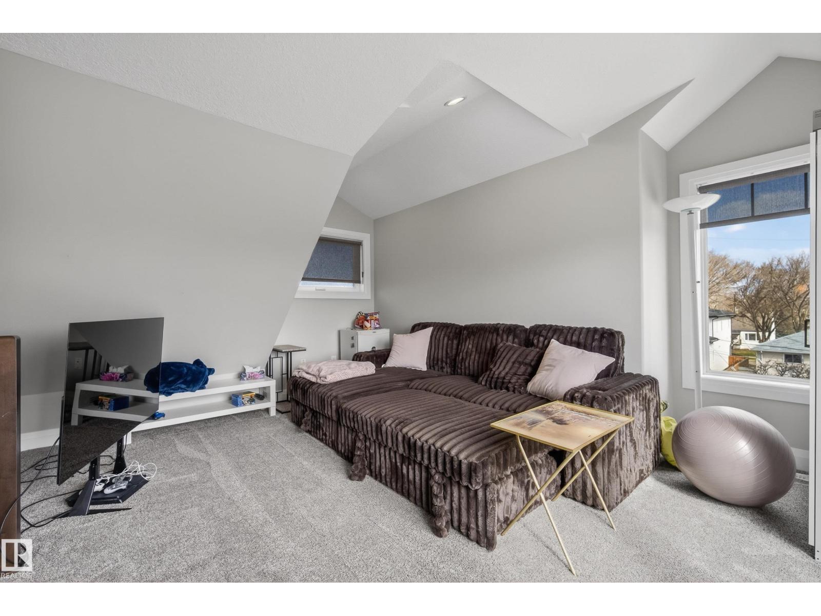 7008 97 ST NW, Edmonton