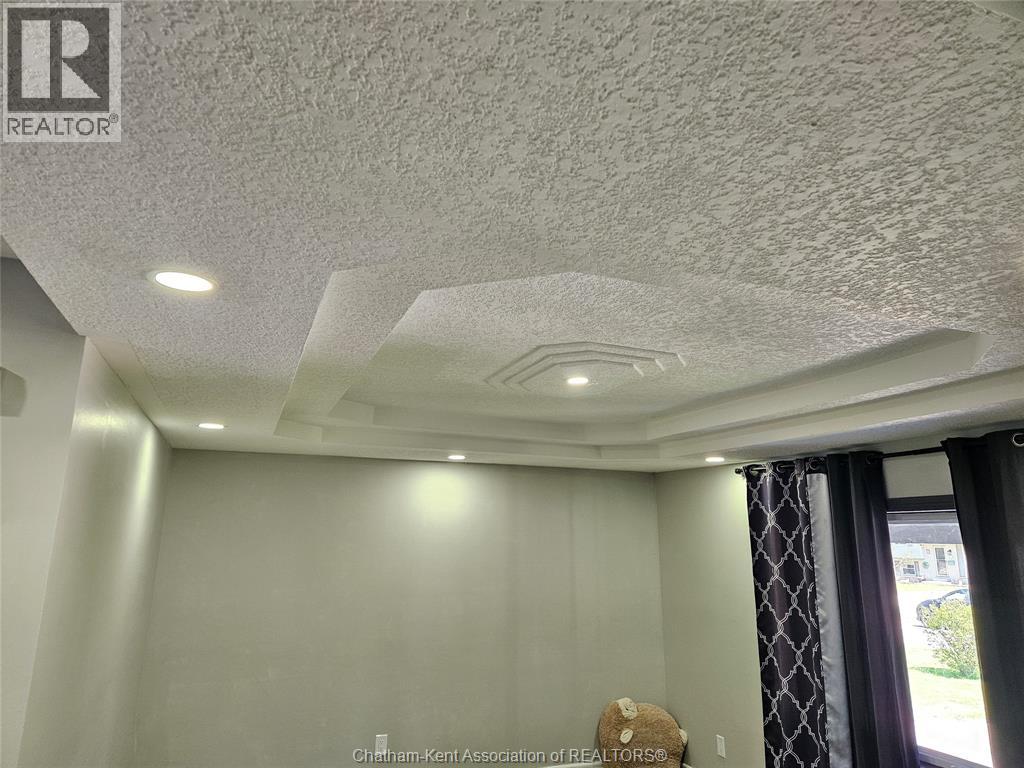 74 CHESTNUT DRIVE, Chatham, Ontario, N7M4Z1 — Photo 3