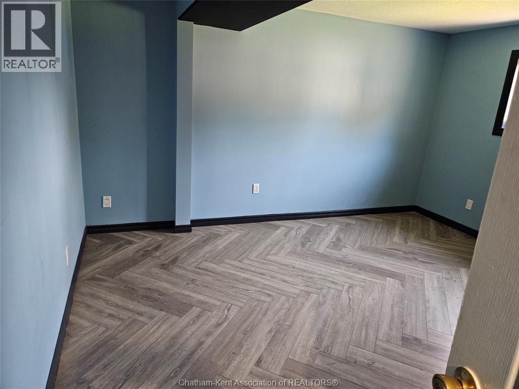 74 CHESTNUT DRIVE, Chatham, Ontario, N7M4Z1 — Photo 4