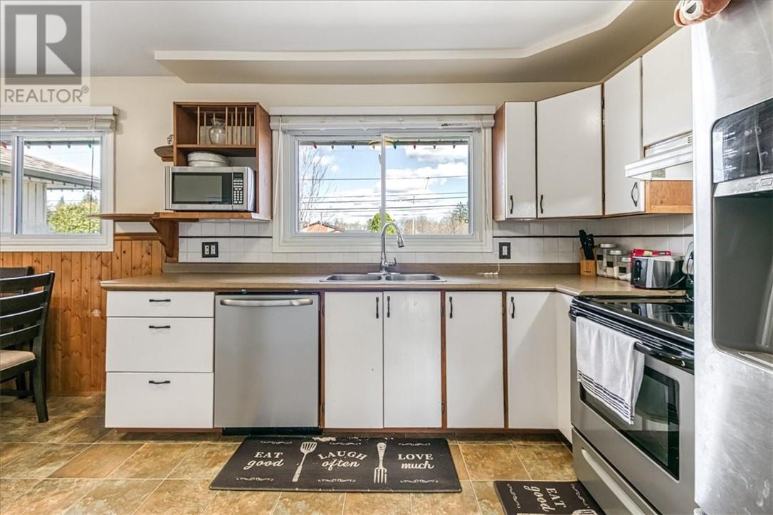 3711 Clarence, Val Caron, Ontario, P3N1H4 — Photo 10
