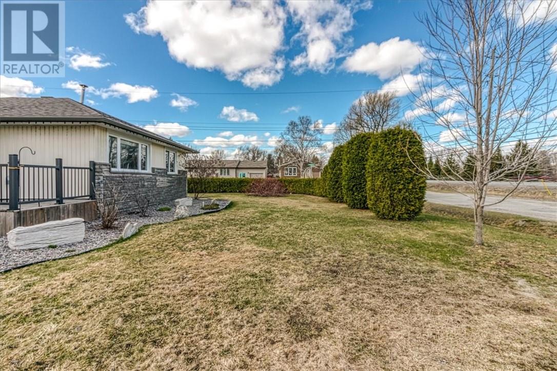 3711 Clarence, Val Caron, Ontario, P3N1H4 — Photo 2